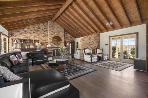 Nulkaba House | Wine Country Homestead - Spacious Retreat