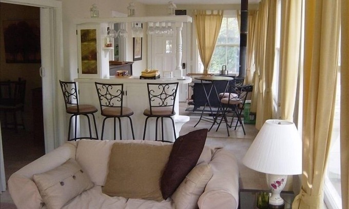 Boonville House | Wine Country Retreat/50 Wineries, Restaurants & Art Galleries