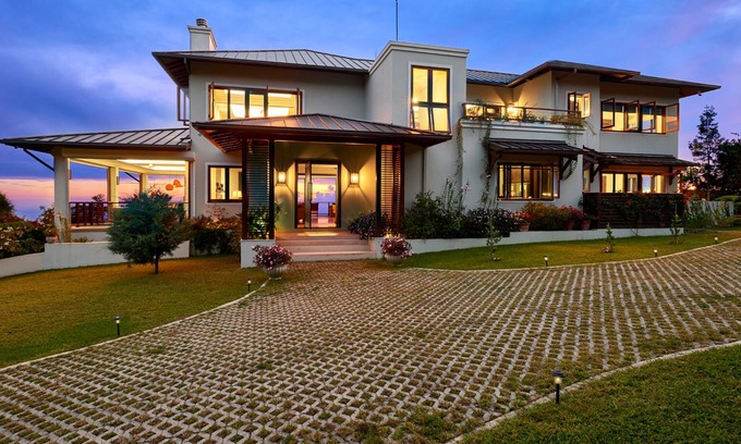 Newcastle Villa | Wine Down Mansion, Greenwich, Blue Mountains
