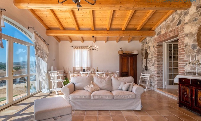 Mores Cottage | Wine Estates Shardana Luxury Cottage With Pool