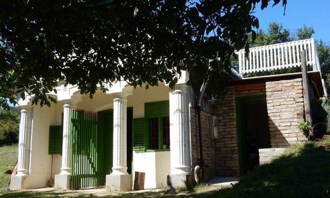 Nagyszekely Cottage | wine house in silent valley
