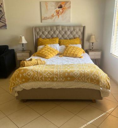 Morphett Vale Apartment | Wine & Waves Hideaway!
