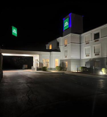 Dublin Hotel | Wingate by Wyndham I-81 Exit 101- Newly Renovated