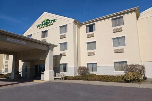 New Stanton Hotel | Wingate by Wyndham Pittsburgh New Stanton