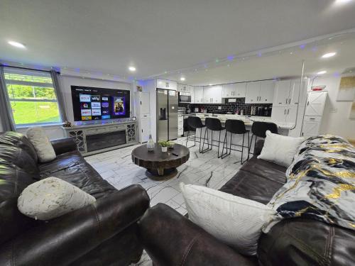 Winston - Salem Apartment | Winston Ardmore Executive King Bed Suite &hot tub