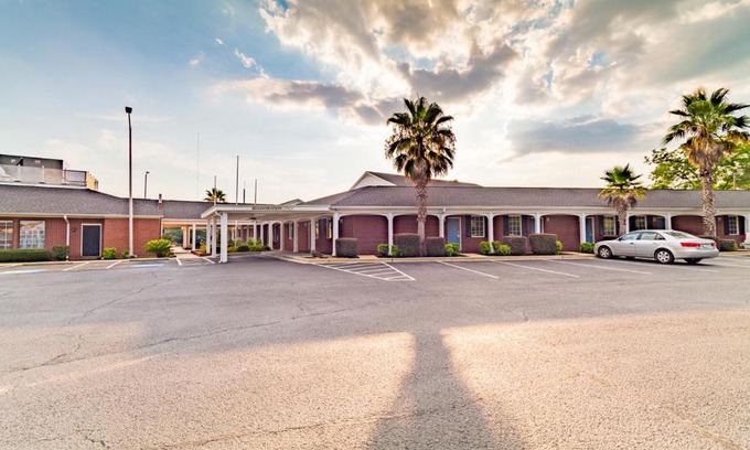Barnwell Hotel | Winton Inn & Suites