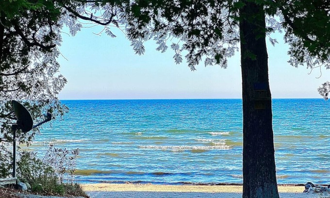 Rowleys Bay Cabin | Wismar Cabin Waterfront with Private Beach