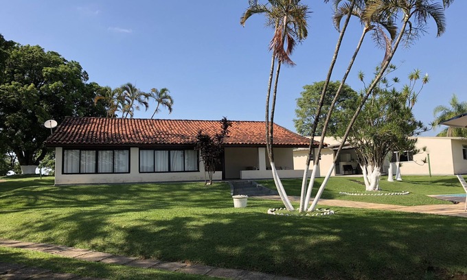 Aracoiaba da Serra House | With Cook and Full Board Option! 2 Blocks, Pool, Barbecue.