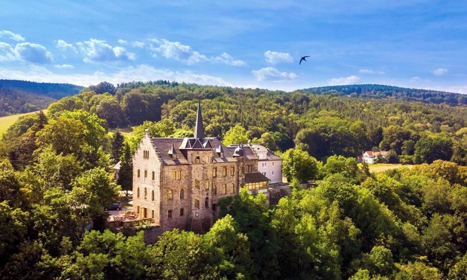Uhlstadt - Kirchhasel House | Wohnen im Schloss Weißenburg Thüringen. Herrschaftliches Anwesen im Saaletal