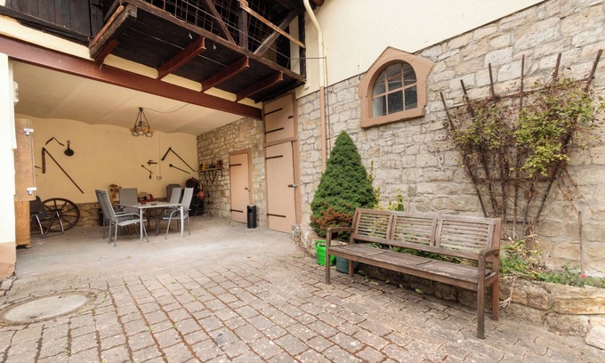 Woerrstadt House | Wohnung für 8 Personen in Ehemaligem Weingut mit 4 Schlafzimmern