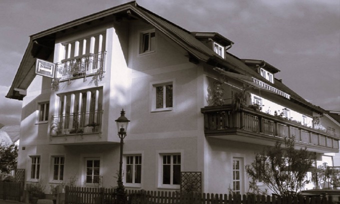 Strobl Apartment | WOLFGANGSEE, center, near the lake, skiing vacation, whirlpool, dog-friendly, SKY-TV
