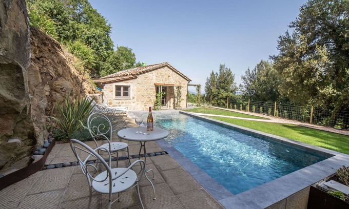 Passignano sul Trasimeno House | Wonderful private villa with A/C, private pool, WIFI, TV, patio, pets allowed and parking
