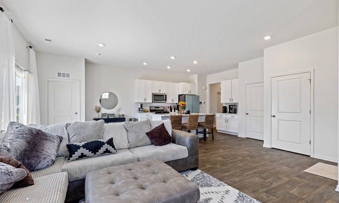 Solon Mills Condo | Wonder Lake Elegance: Serene 2BR Townhome Retreat