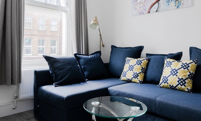 Harrow Road Apartment | Wonderful 2 Bed and 2 Baths near Portobello Road