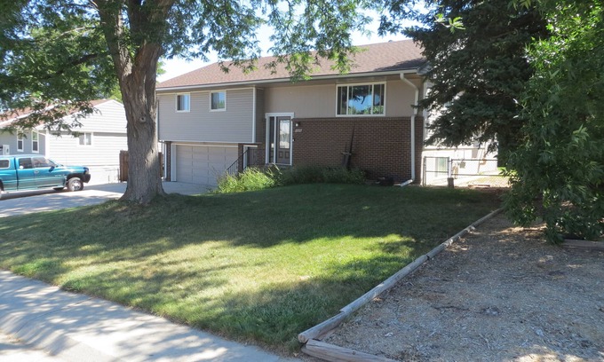 Highlands House | Wonderful 2Bd 2Ba Home in Centrally located Arvada, CO