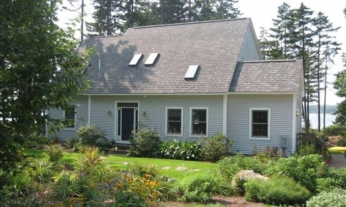 Waldoboro House | Wonderful Cape with Stunning Waterviews and Sunsets