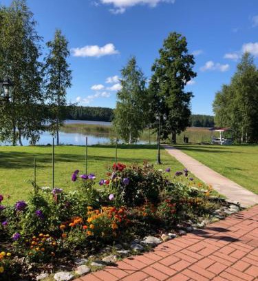 Maentsaelae House | Wonderful cottage by the lake