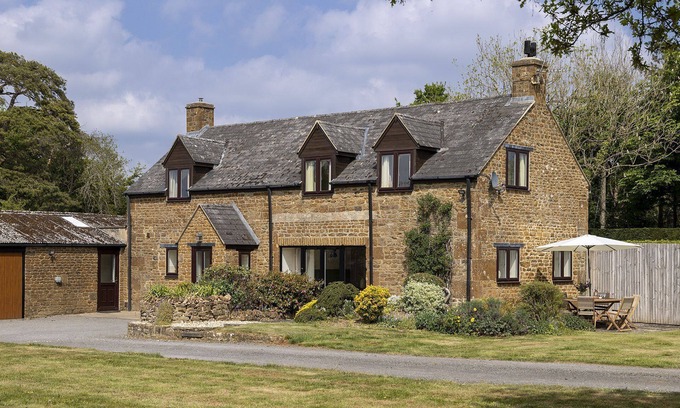 Hook Norton Cottage | Wonderful dog friendly countryside retreat -Coleman's Elm