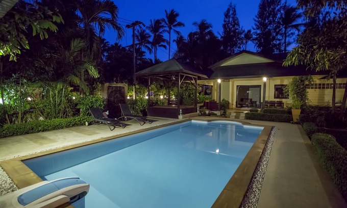 Hua Thanon Villa | Wonderful Family Garden Villa, very close to the beach, private and spacious.