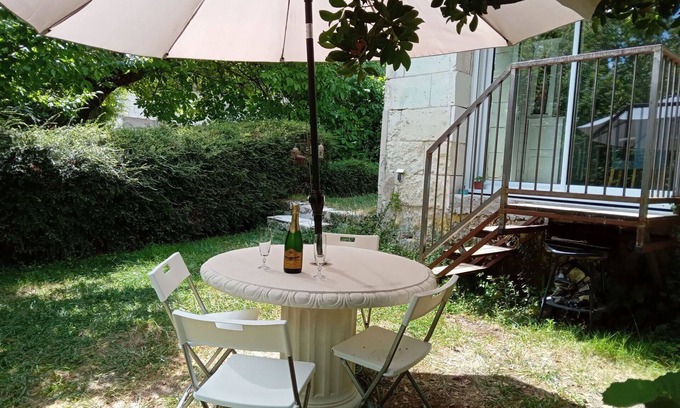 Chissay-en-Touraine House | Wonderful private villa for 3 guests with WIFI, TV, pets allowed and parking