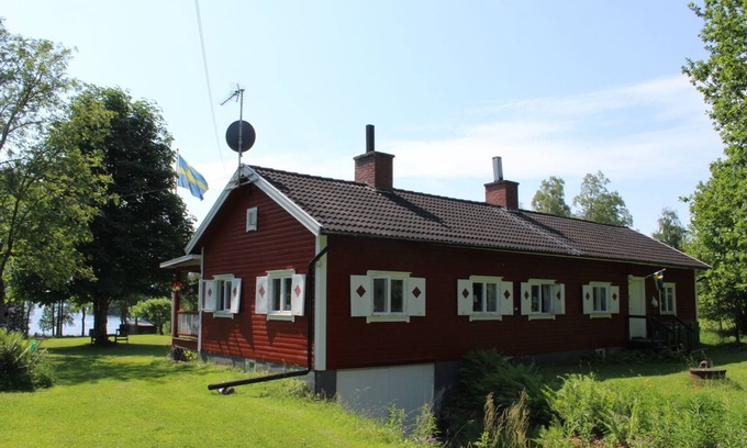 Lekeryd Ski Chalet | Wonderful holiday home on a lake property in Småland