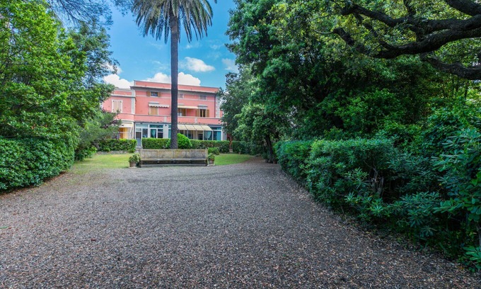 Castiglioncello Villa | Wonderful villa for 6 guests with WIFI, A/C, TV, terrace, pets allowed and parking