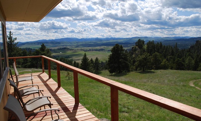 Cascade House | Wonderful mountain cabin minutes from some of finest fly fishing on the Missouri