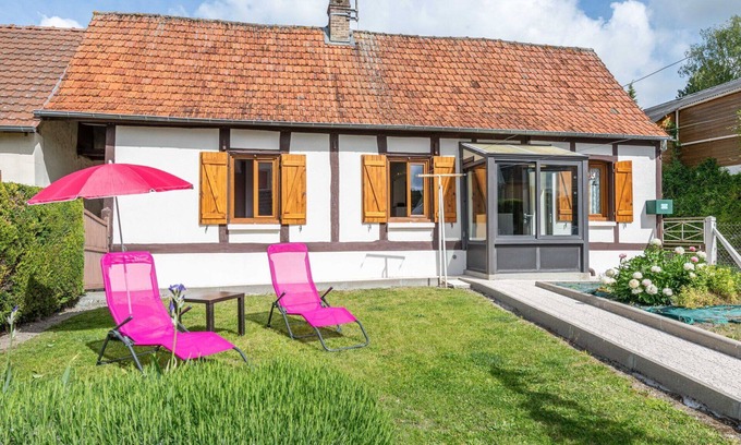 Mesnieres-en-Bray House | Wonderful private villa for 4 guests with WIFI, TV, terrace, pets allowed and parking