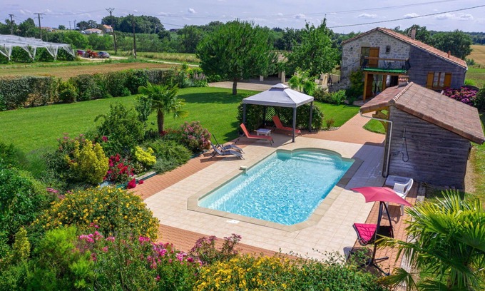 Madaillan Villa | Wonderful private villa with private pool, A/C, WIFI, TV, terrace, pets allowed and parking