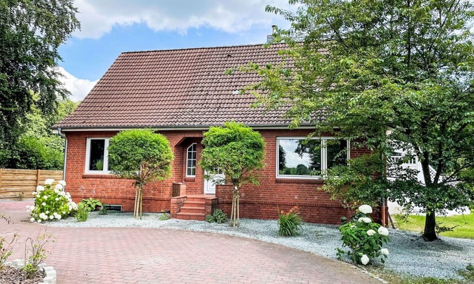 Wingst House | Wonderful private villa for 8 people with WIFI, TV, terrace, pets allowed and parking