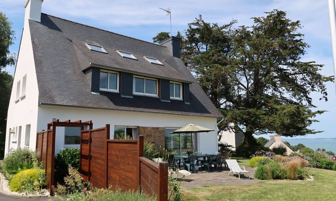 Plestin-les-Greves House | Wonderful private villa for 12 people with WIFI, TV, patio, pets allowed and parking