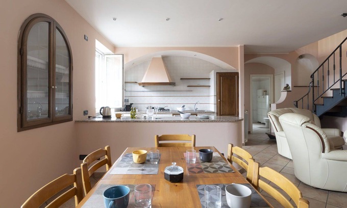 Villa Viani House | Wonderful private villa for 6 guests with WIFI, terrace, pets allowed and panoramic view