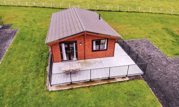 Kinross House | Wonderful private villa for 4 people with WIFI, TV, balcony, pets allowed and parking