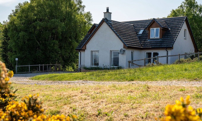Loch Ness House | Wonderful private villa for 7 people with WIFI, TV, patio, panoramic view and parking