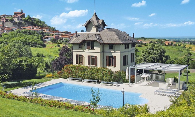 Sarezzano Villa | Wonderful private villa with hot tub, A/C, private pool, WIFI, TV, terrace, pets allowed and par.