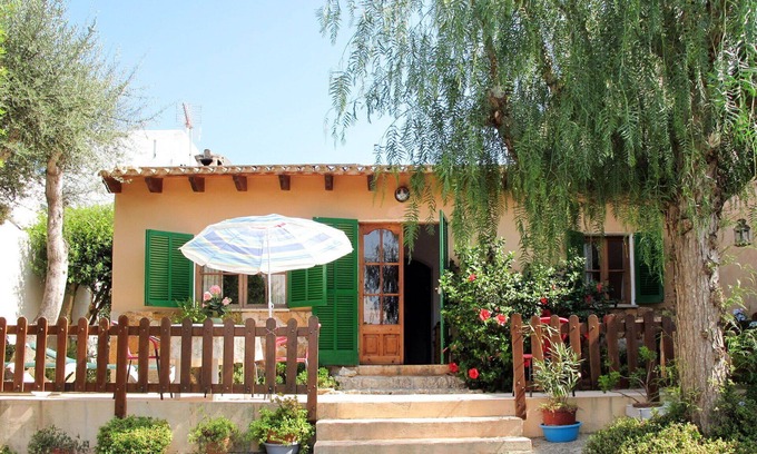 Cala Llombards House | Wonderful private villa for 5 guests with TV, terrace, pets allowed and parking