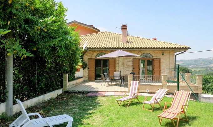 Picciano House | Wonderful private villa for 4 people with WIFI, TV, terrace, pets allowed and parking