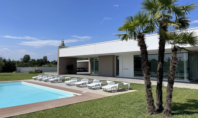 Trambacche di Veggiano Villa | Wonderful private villa with private pool, WIFI, A/C, veranda and parking, close to Padua