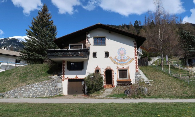 Alvaneu House | Wonderful private villa for 8 people with WIFI, TV, patio, pets allowed, panoramic view and park.