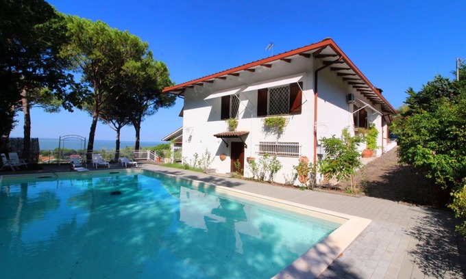 San Feliciano Villa | Wonderful private villa for 5 people with WIFI, pool, TV, pets allowed and parking