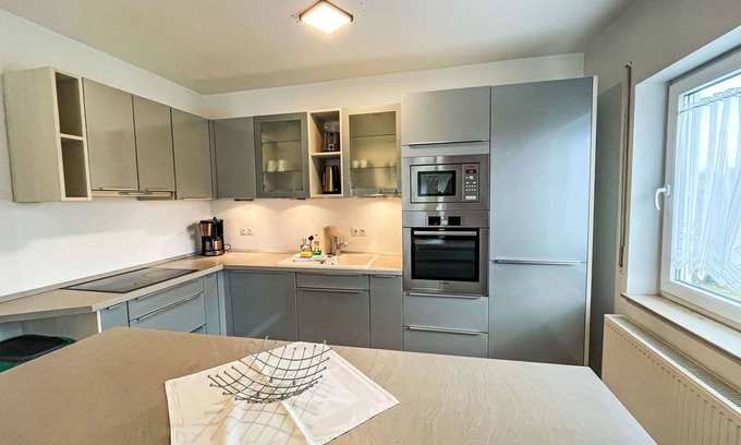 Bertsdorf House | Wonderful private villa for 6 people with WIFI, TV, terrace, pets allowed and parking