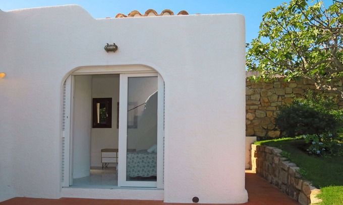 Punta Sardegna Villa | Wonderful private villa for 10 guests with A/C, TV, terrace, pets allowed and parking