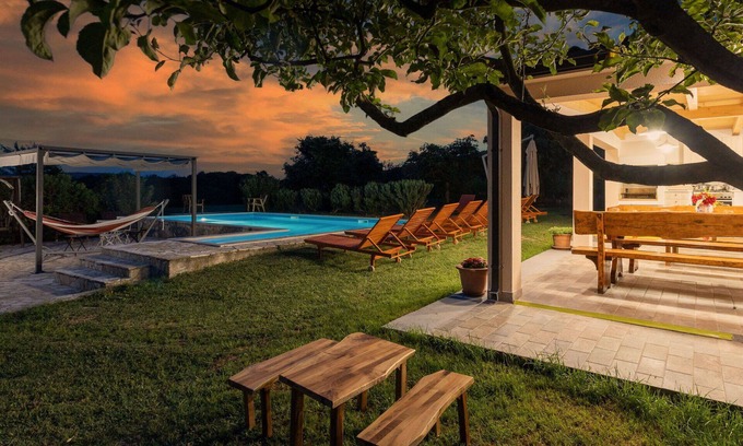 Pican House | Wonderful private villa with private pool, A/C, WIFI, TV, terrace, pets allowed and parking