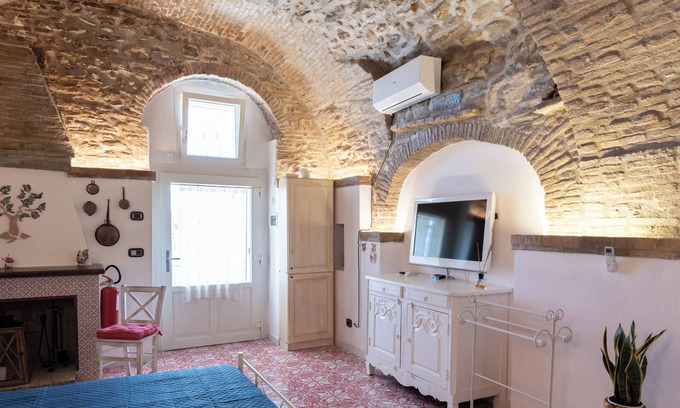 Pomarico Apartment | Wonderful studio apartment in quiet area but a few kilometers from Matera.