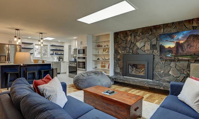 Larkspur House | Wonderful Updated Single Level Retreat w/Backyard Oasis, Pet Friendly, A/C, Hot Tub, Private Patio