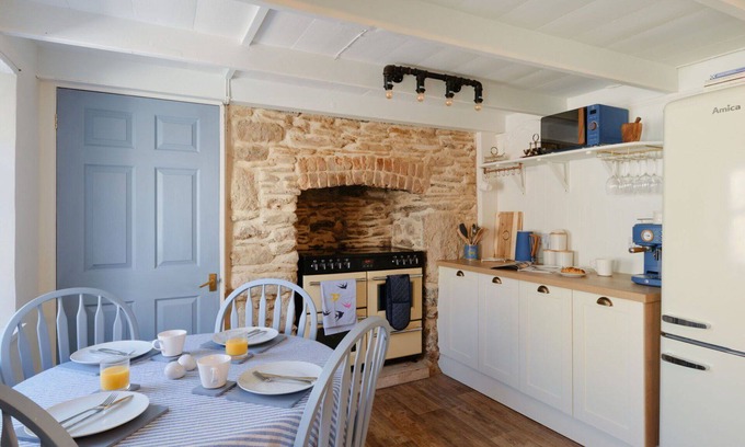 Tywardreath House | Wonderful villa for 6 guests with WIFI, TV, pets allowed and parking