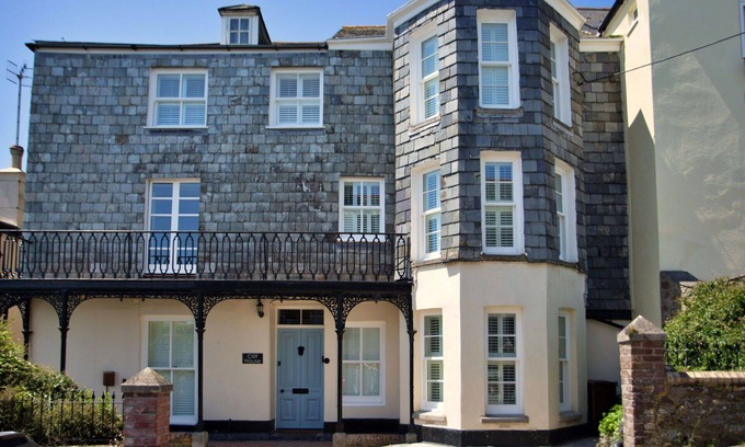 Kingsand House | Wonderful villa for 12 guests with WIFI, TV, pets allowed and parking