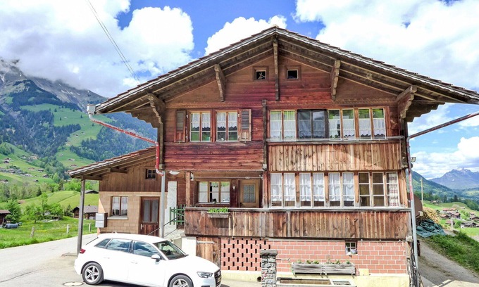 Frutigen Villa | Wonderful villa for 3 guests with WIFI, TV, pets allowed, panoramic view and parking