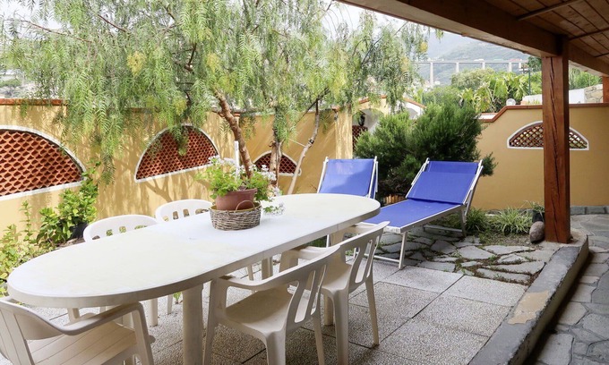 Sanremo House | Wonderful villa for 9 people with WIFI, A/C, TV, terrace, pets allowed and parking