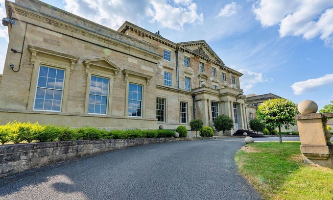 Hickleton House | Wonderful villa for 9 people with WIFI, TV, terrace, pets allowed and parking